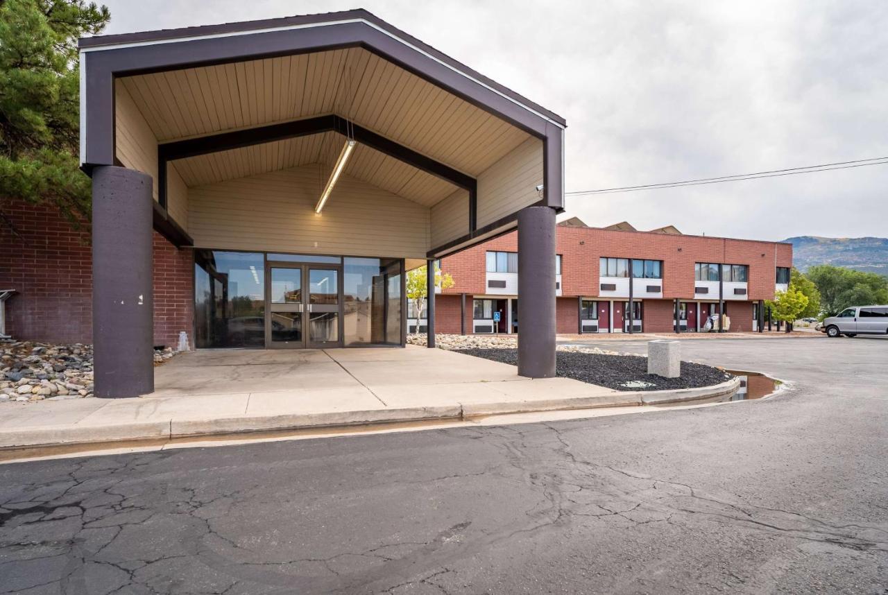 Ramada By Wyndham Cedar City Kültér fotó
