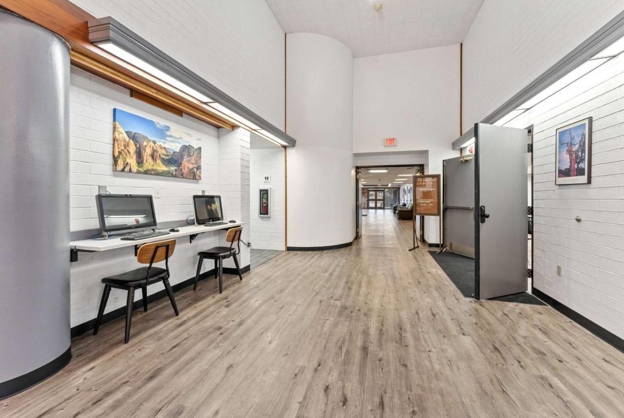Ramada By Wyndham Cedar City Kültér fotó